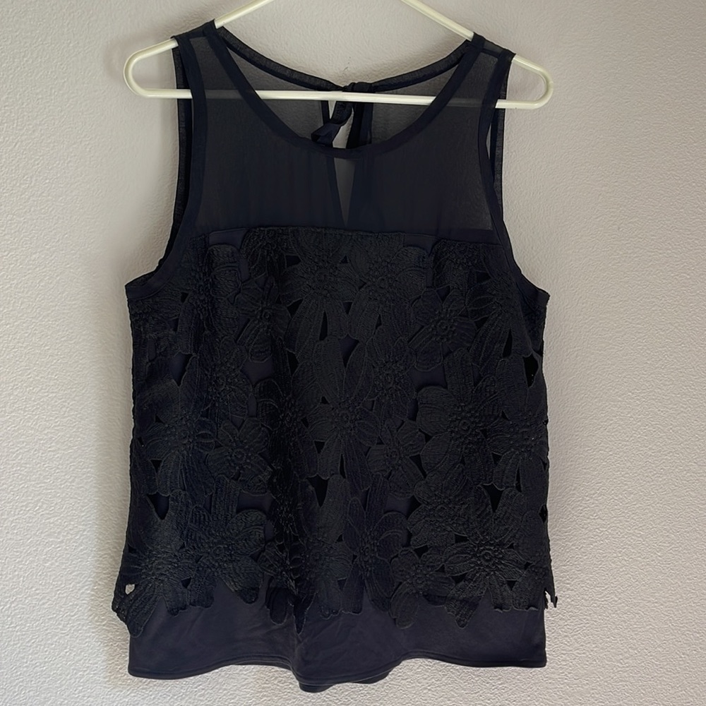 Ann Taylor sleeveless lace detail navy top. Size M
